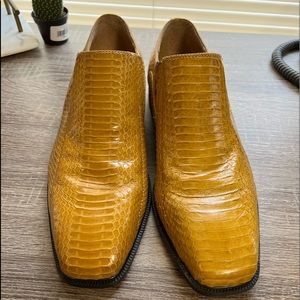 Mens size 11.5 genuine snake skin shoes